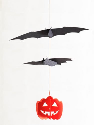 Paper Mobile, Holidays